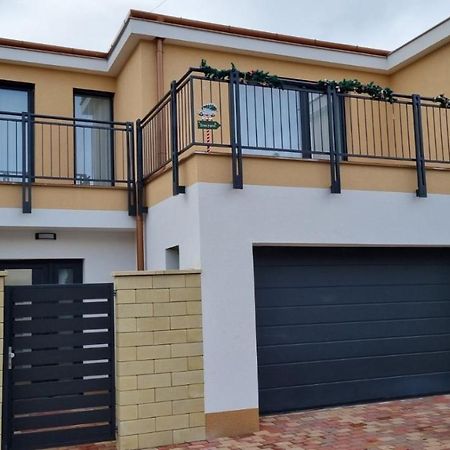Sarkcsillag Teljes Csaladihaz- Star Complete Family House Lägenhet Szeged Exteriör bild