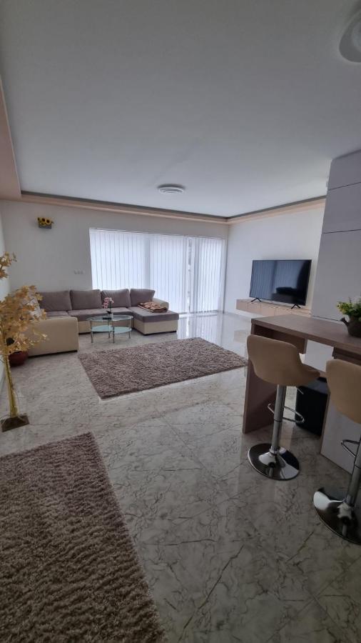 Sarkcsillag Teljes Csaladihaz- Star Complete Family House Lägenhet Szeged Exteriör bild