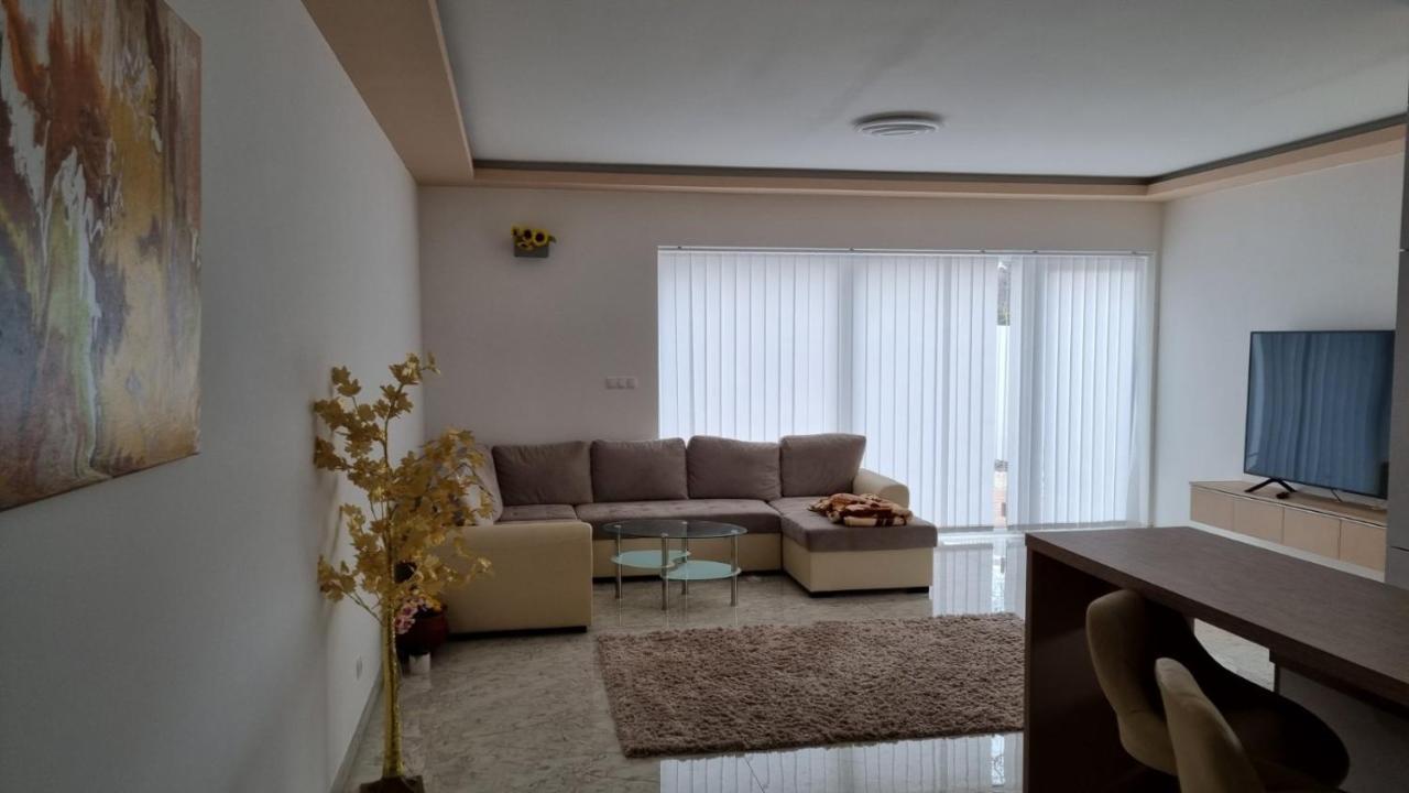 Sarkcsillag Teljes Csaladihaz- Star Complete Family House Lägenhet Szeged Exteriör bild